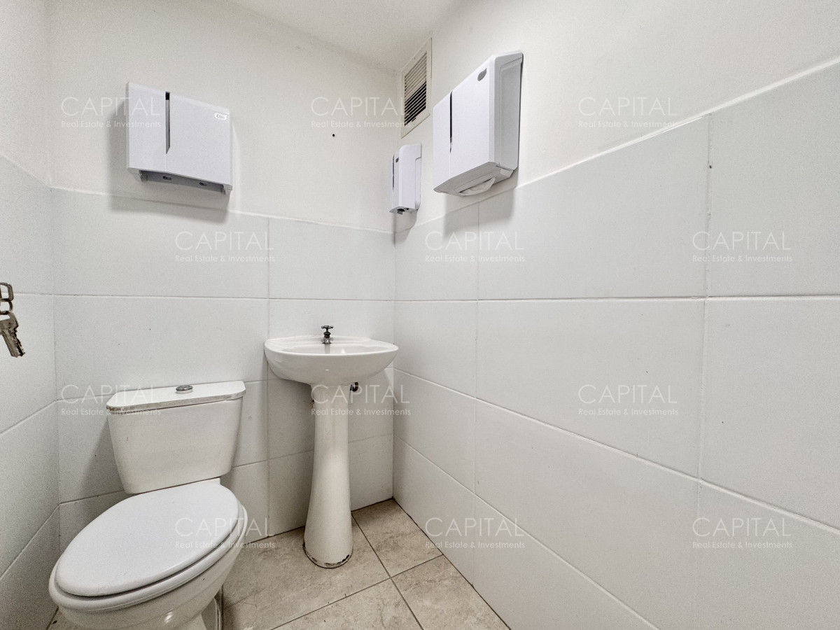 Local Comercial ID.33868 - Local comercial en alquiler anual sobre avenida principal, Punta del Este.