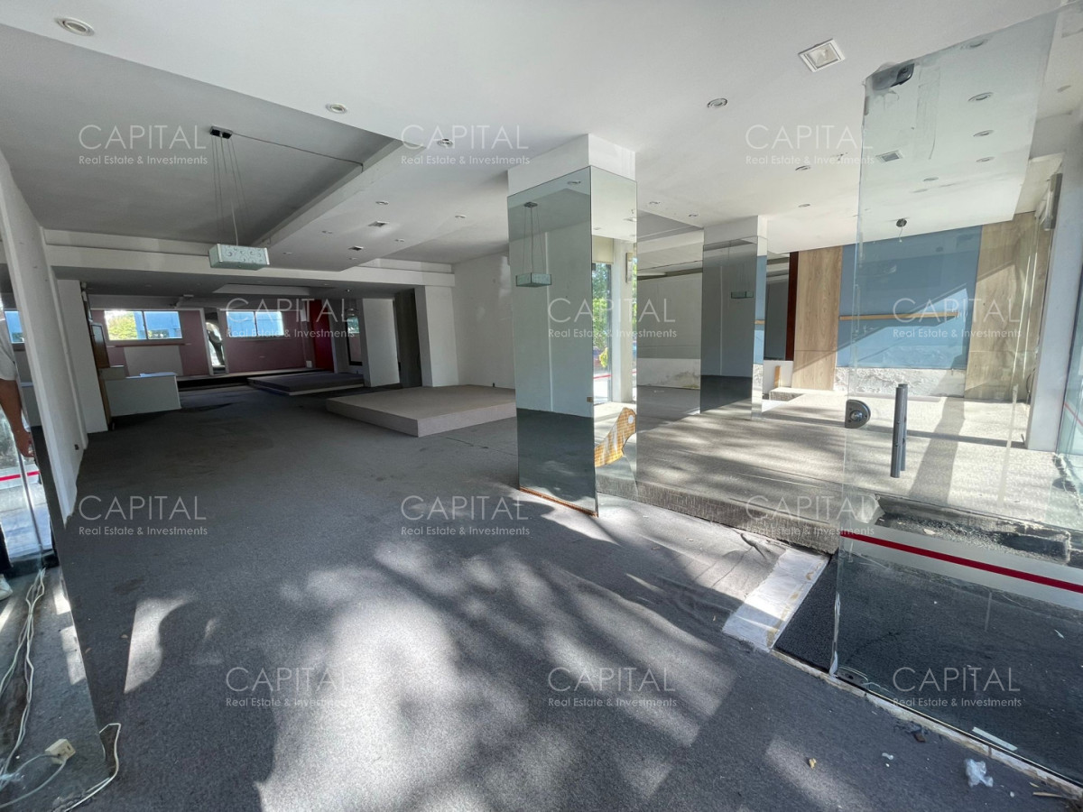 Local Comercial ID.39861 - Gran Local en Avenida Italia