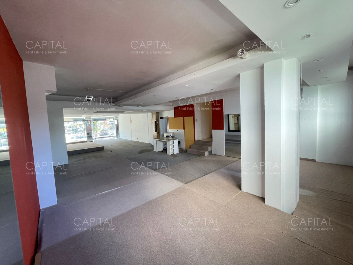 Local Comercial ID.39861 - Gran Local en Avenida Italia