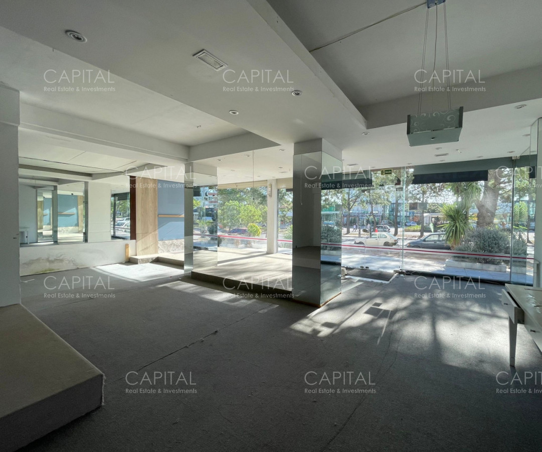 Local Comercial ID.39861 - Gran Local en Avenida Italia