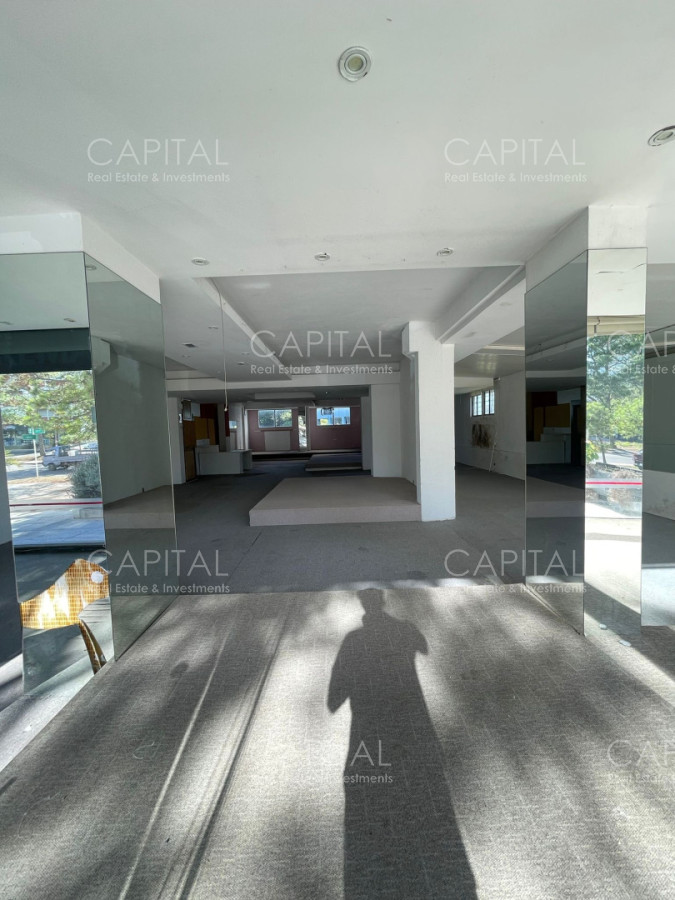 Local Comercial ID.39861 - Gran Local en Avenida Italia