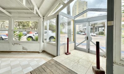 Local en venta y alquiler anual, Peninsula, Punta del Este.