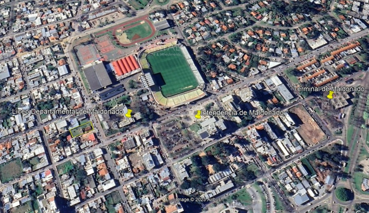 Lote apto para construir en altura en el Centro de Maldonado