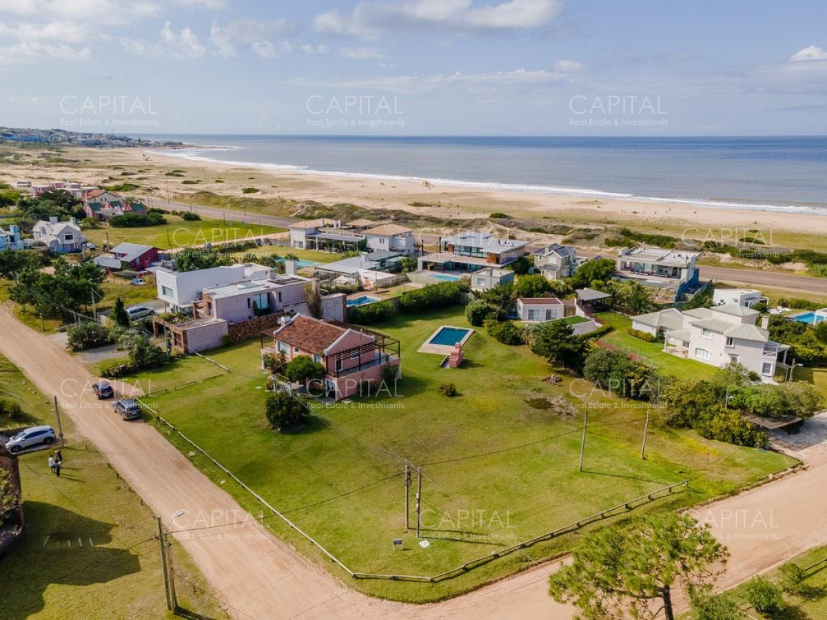 Terreno ID.36455 - Terreno esquinero en venta en Playa Montoya a solo 50 mts del mar