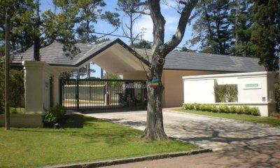 Terreno en Venta en Barrio Privado Punta del Este