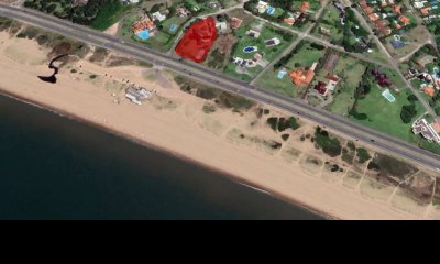 Lote de 4000m2 frente al mar en venta, Punta del Este.