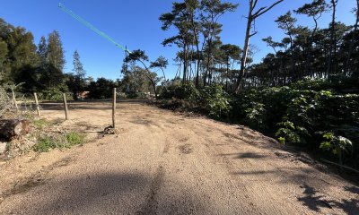 Terreno Esquinero en Venta en Club de La Barra - Apto PH