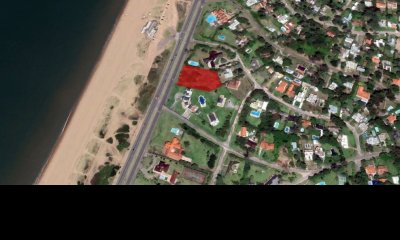 Lote de 3000m2 frente al mar en venta, Punta del Este.