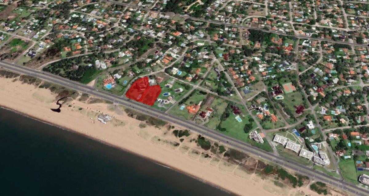 Lote de 7000m2 frente al mar en venta, Punta Este.