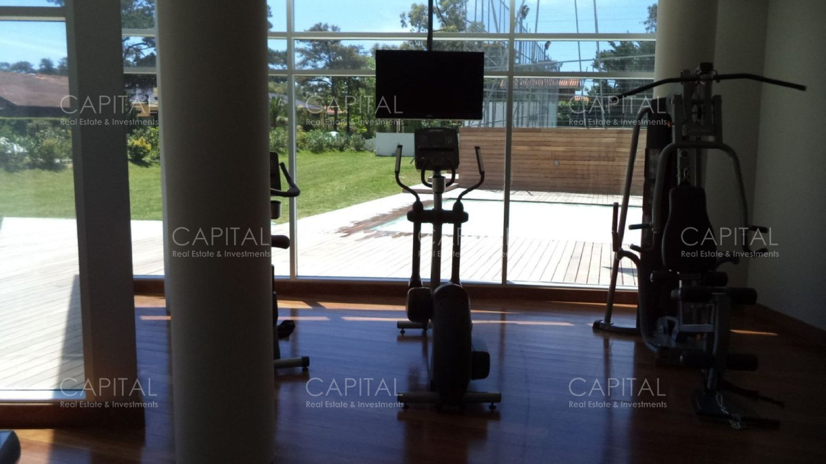 Apartamento ID.27455 - Apartamento de tres dormitorios y dependencia de servicio en venta, Playa Mansa Punta del Este