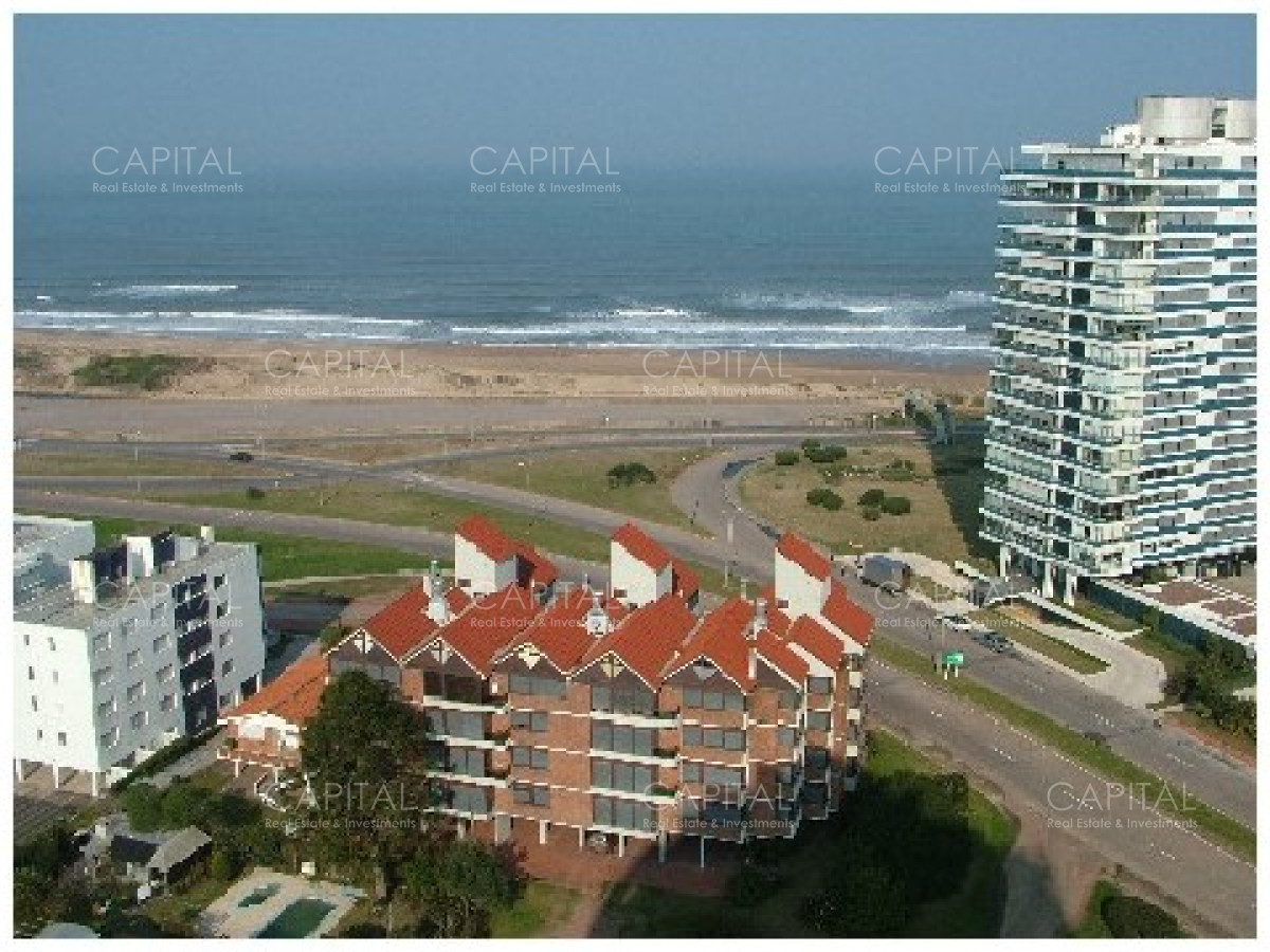 Apartamento ID.27183 - Apartamento reciclado de dos dormitorios frente al mar en Playa Brava en venta