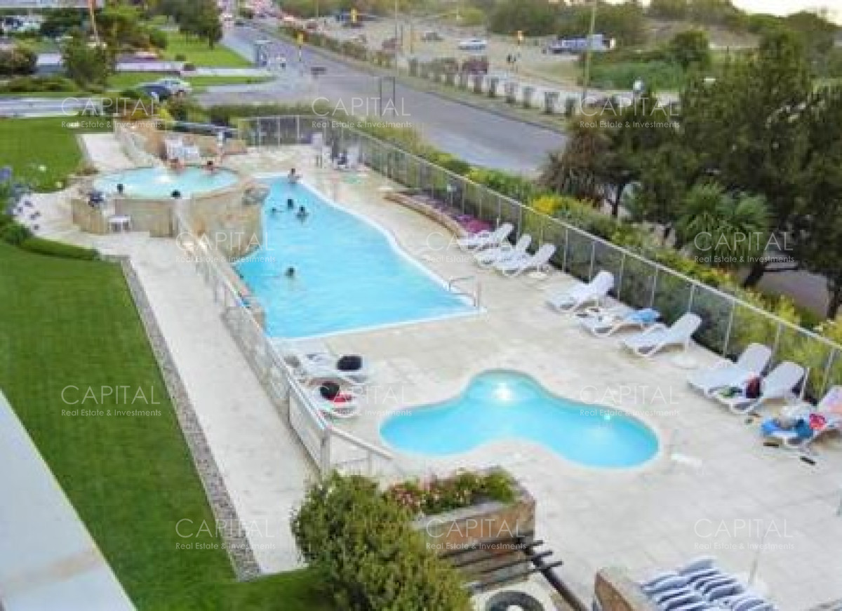 Apartamento ID.32842 - Apartamento con vista al mar en venta en Playa Mansa.
