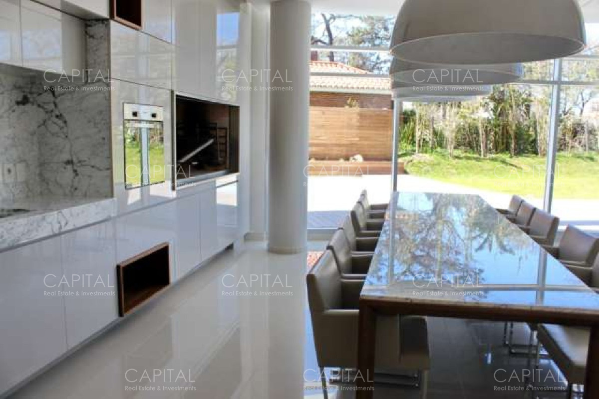 Apartamento ID.27455 - Apartamento de tres dormitorios y dependencia de servicio en venta, Playa Mansa Punta del Este