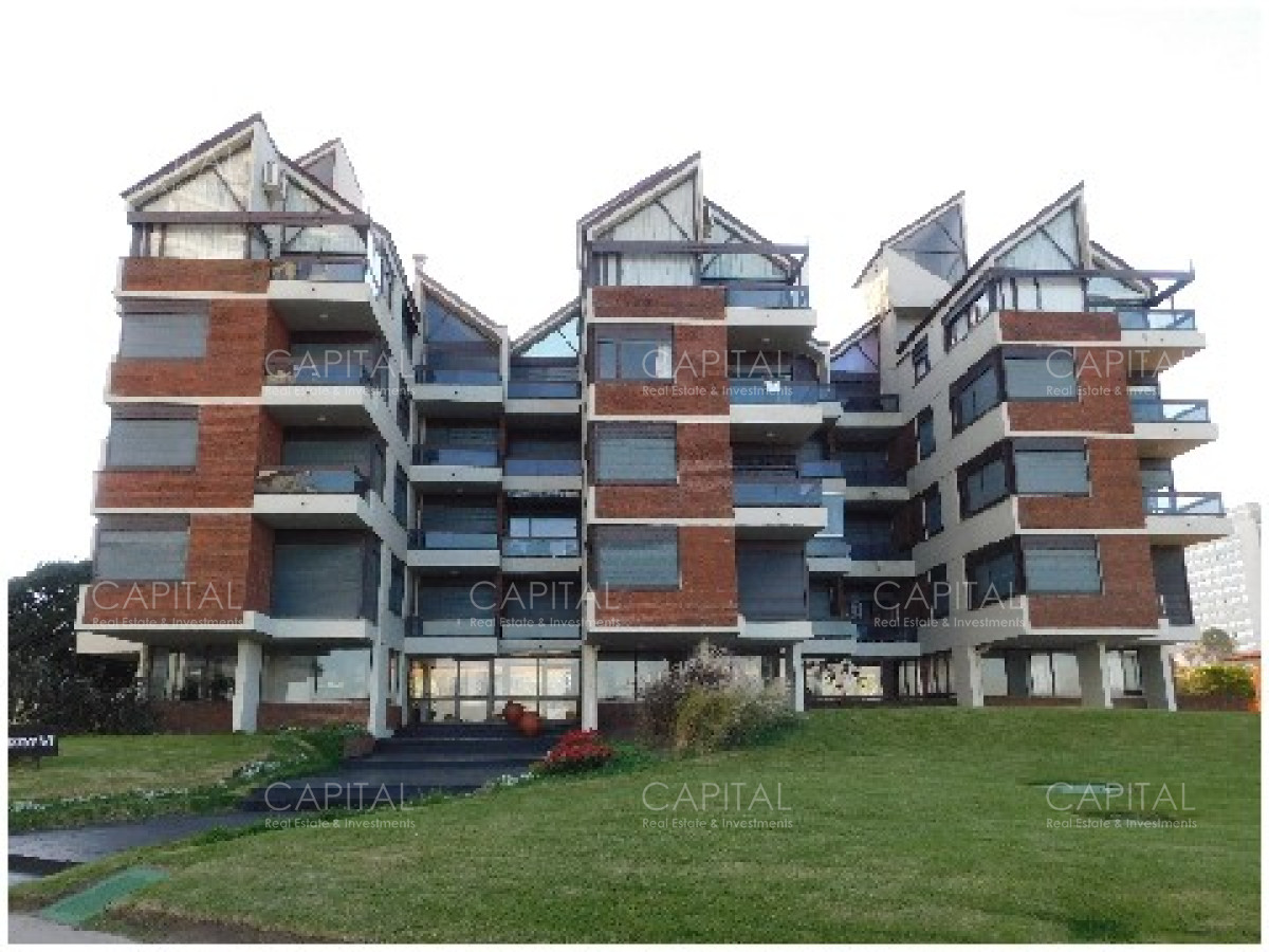 Apartamento ID.27183 - Apartamento reciclado de dos dormitorios frente al mar en Playa Brava en venta