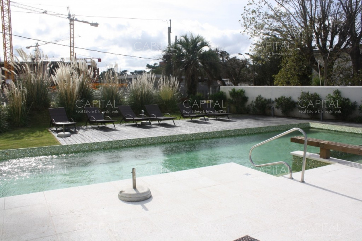 Apartamento ID.32497 - Venta departamento tres dormitorios en suite Playa Mansa Punta del Este