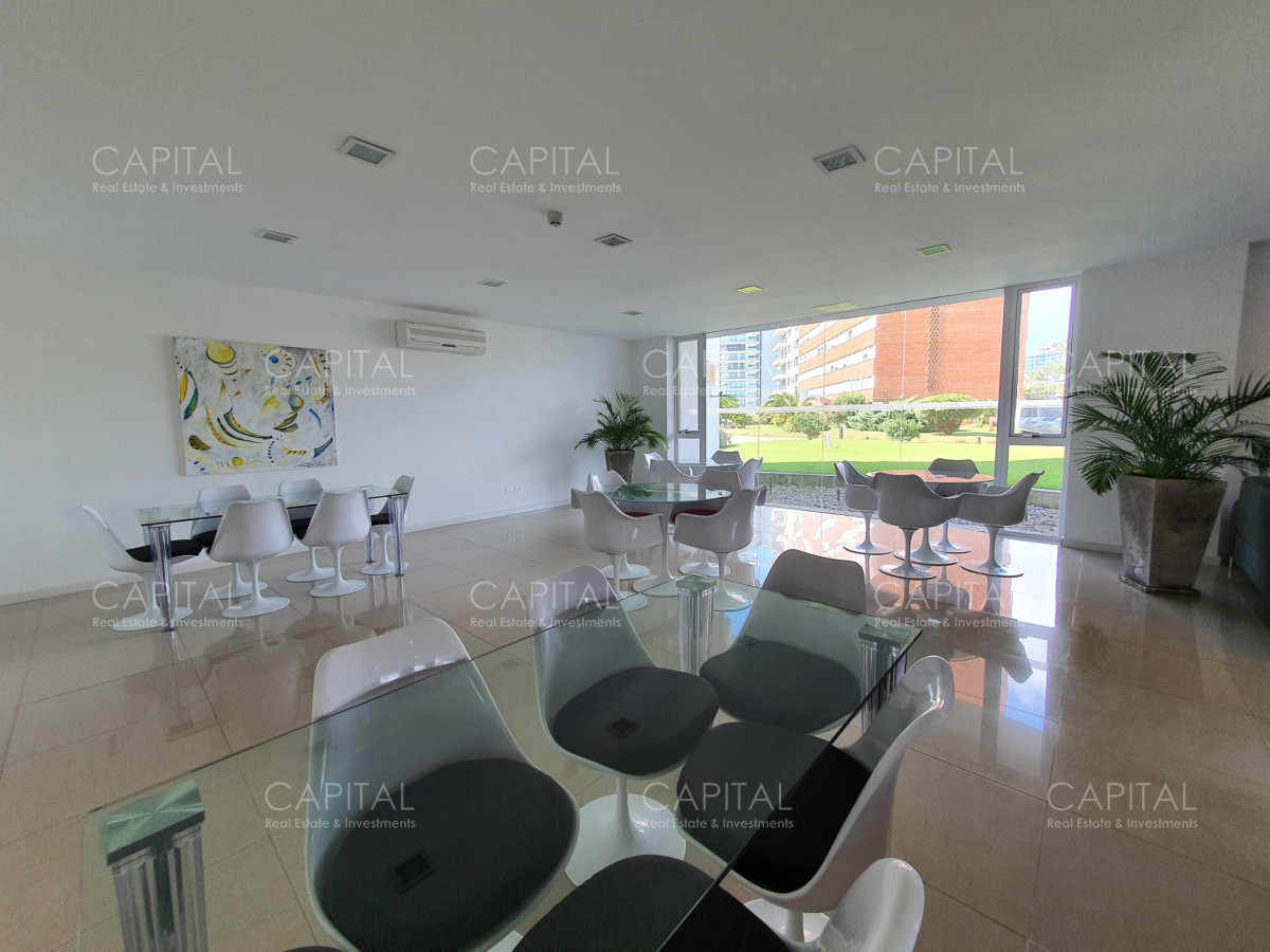 Apartamento ID.32420 - Venta departamento tres dormitorios terraza amplia con parrillero a metros Playa Brava