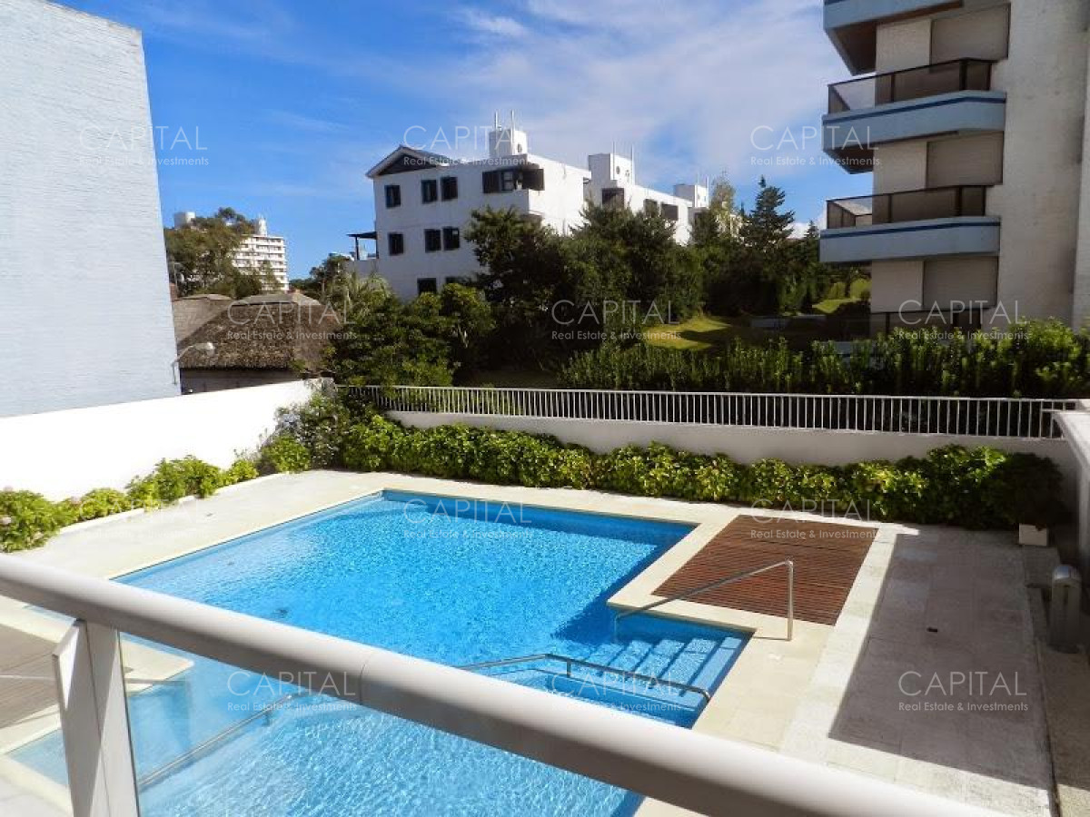 Apartamento ID.30056 - Apartamento de Tres dormitorios con Vista al Mar en Venta en Playa Brava