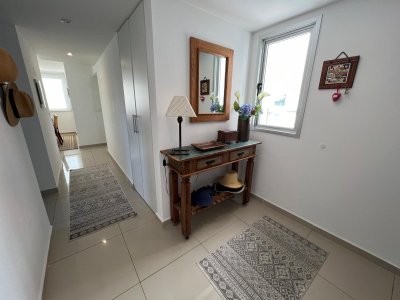 Edificio de categoría, unidad de 2 dormitorios en venta. 
