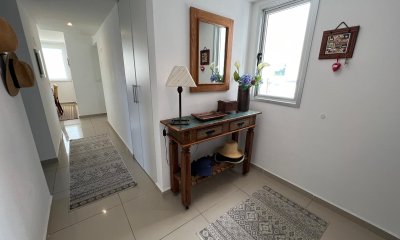Edificio de categoría, unidad de 2 dormitorios en venta.