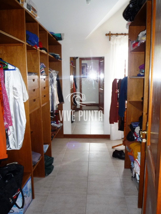 Casa ID.852 - Zona paradas en inmejorable entorno.