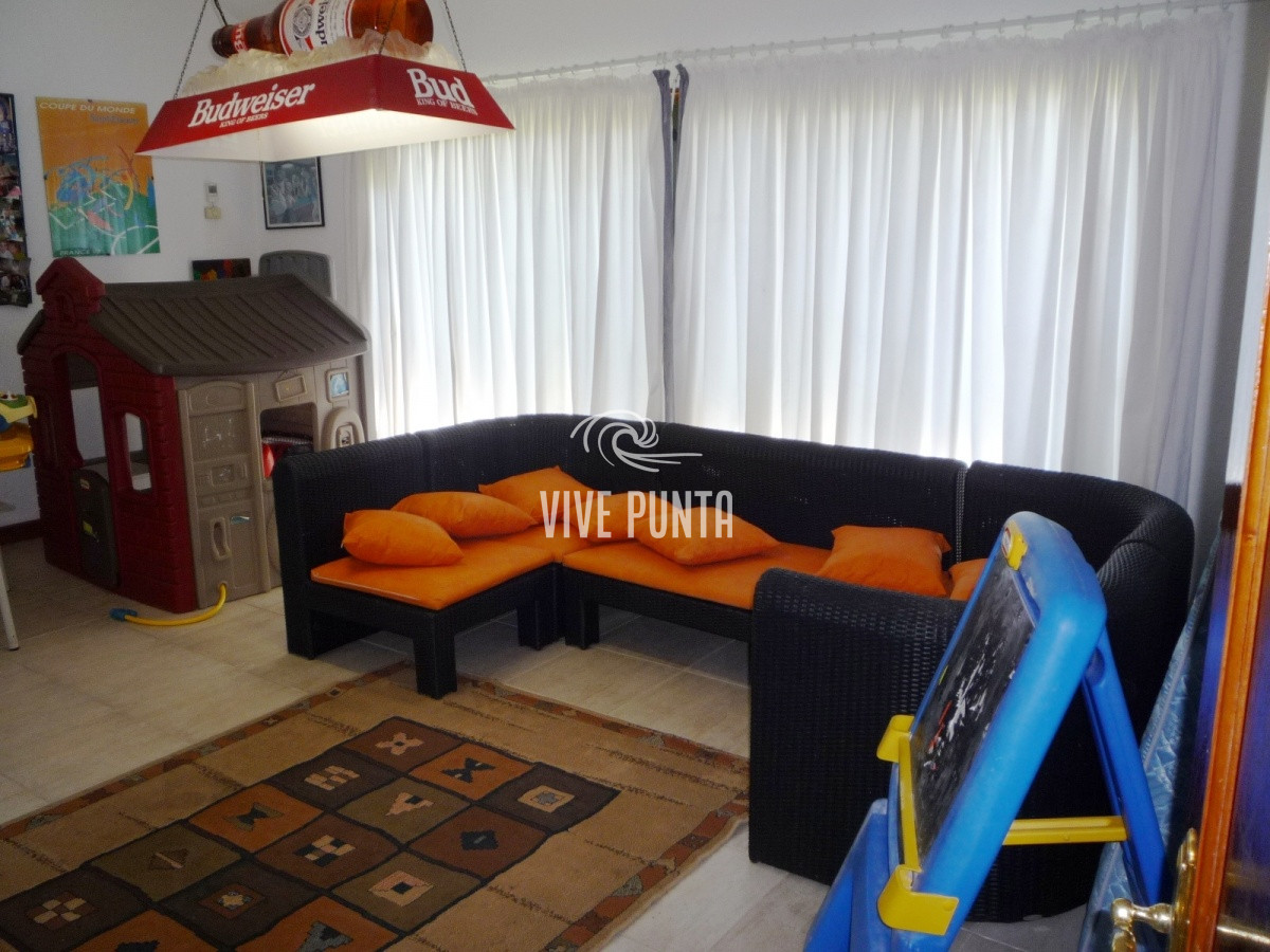 Casa ID.852 - Zona paradas en inmejorable entorno.