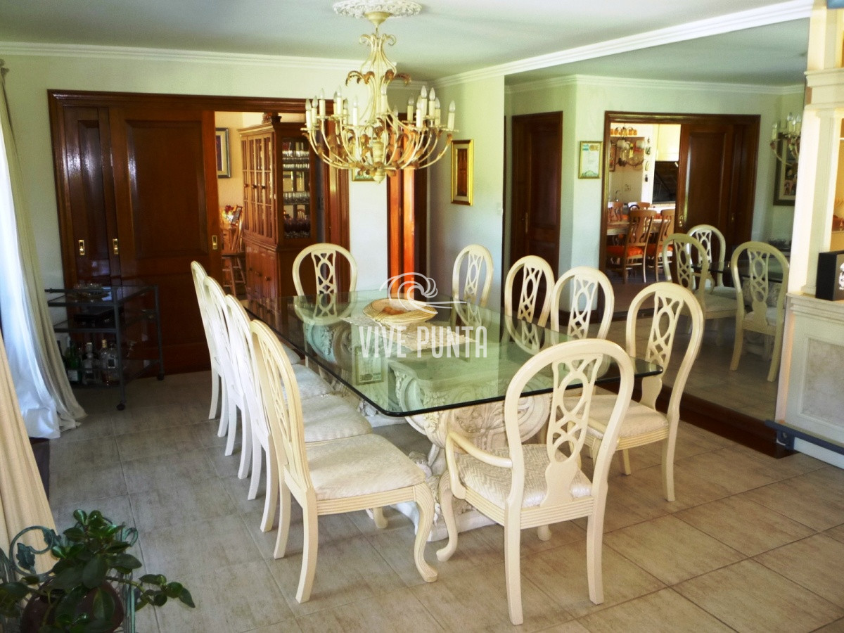 Casa ID.852 - Zona paradas en inmejorable entorno.