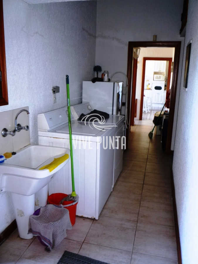 Casa ID.852 - Zona paradas en inmejorable entorno.