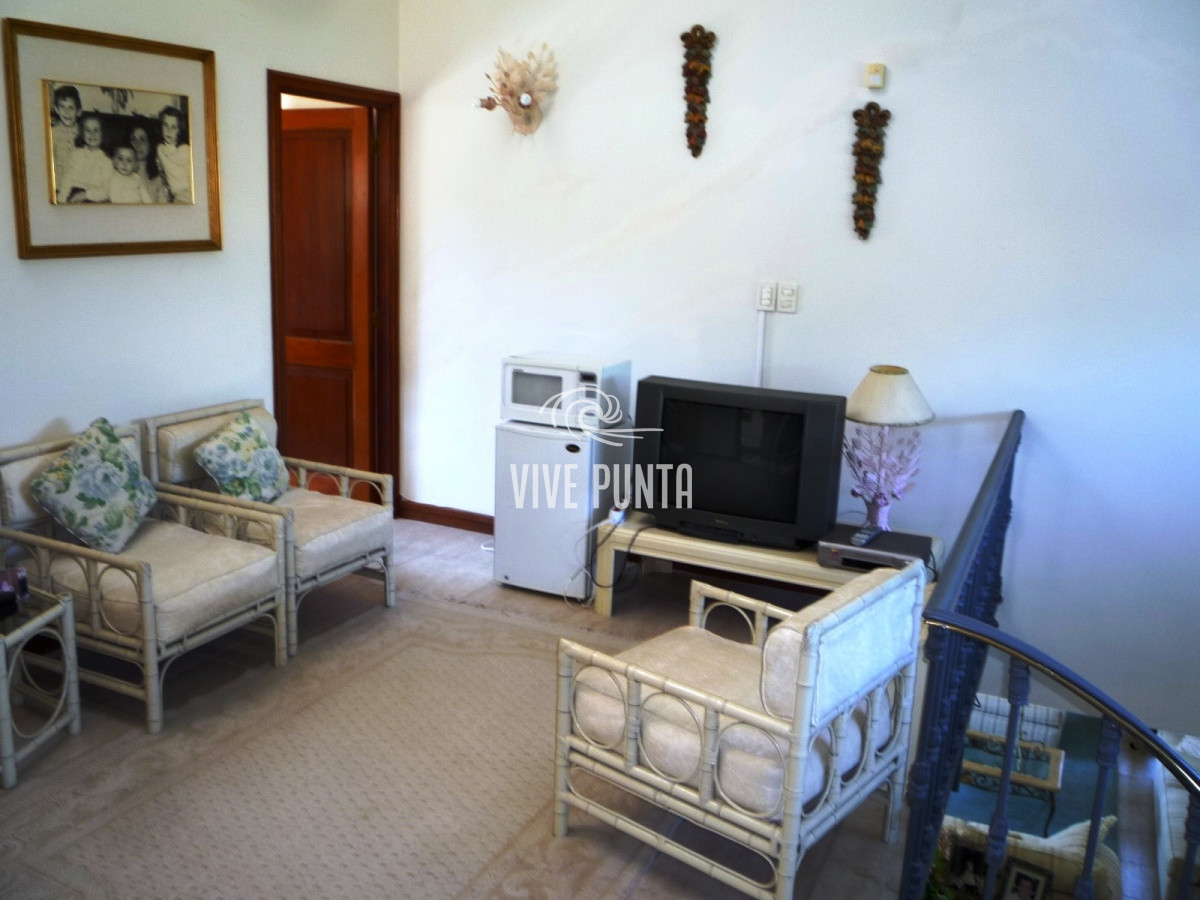 Casa ID.852 - Zona paradas en inmejorable entorno.
