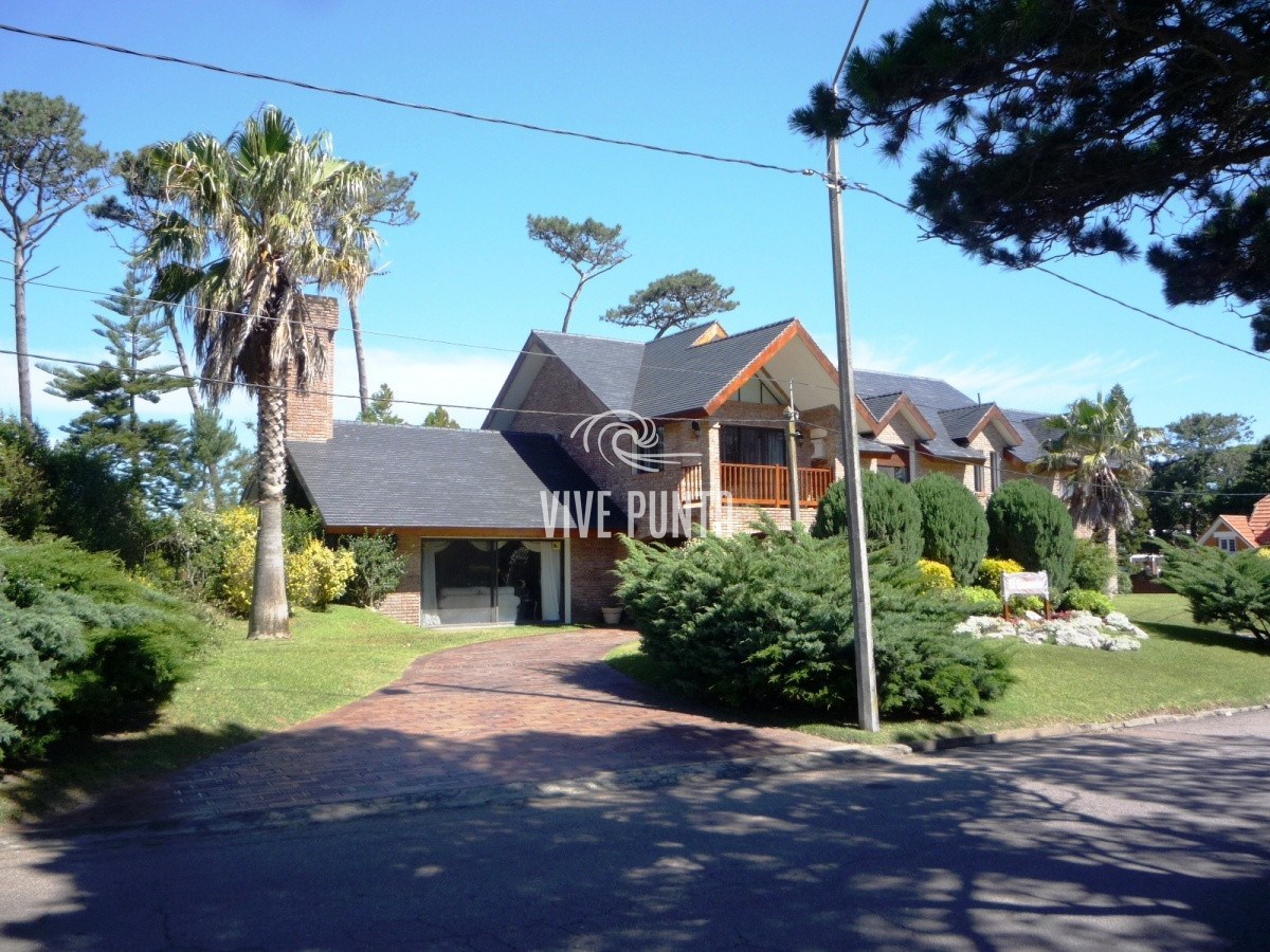 Casa ID.852 - Zona paradas en inmejorable entorno.