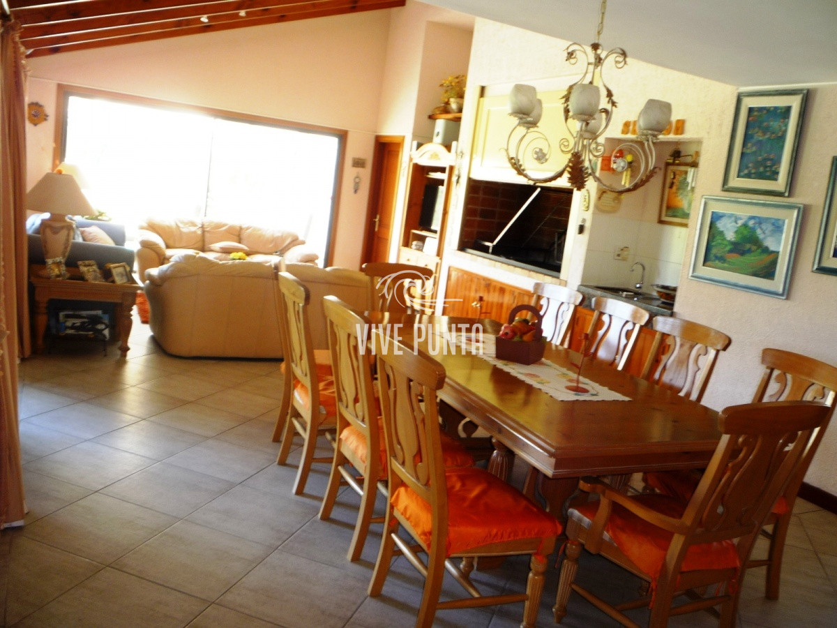 Casa ID.852 - Zona paradas en inmejorable entorno.