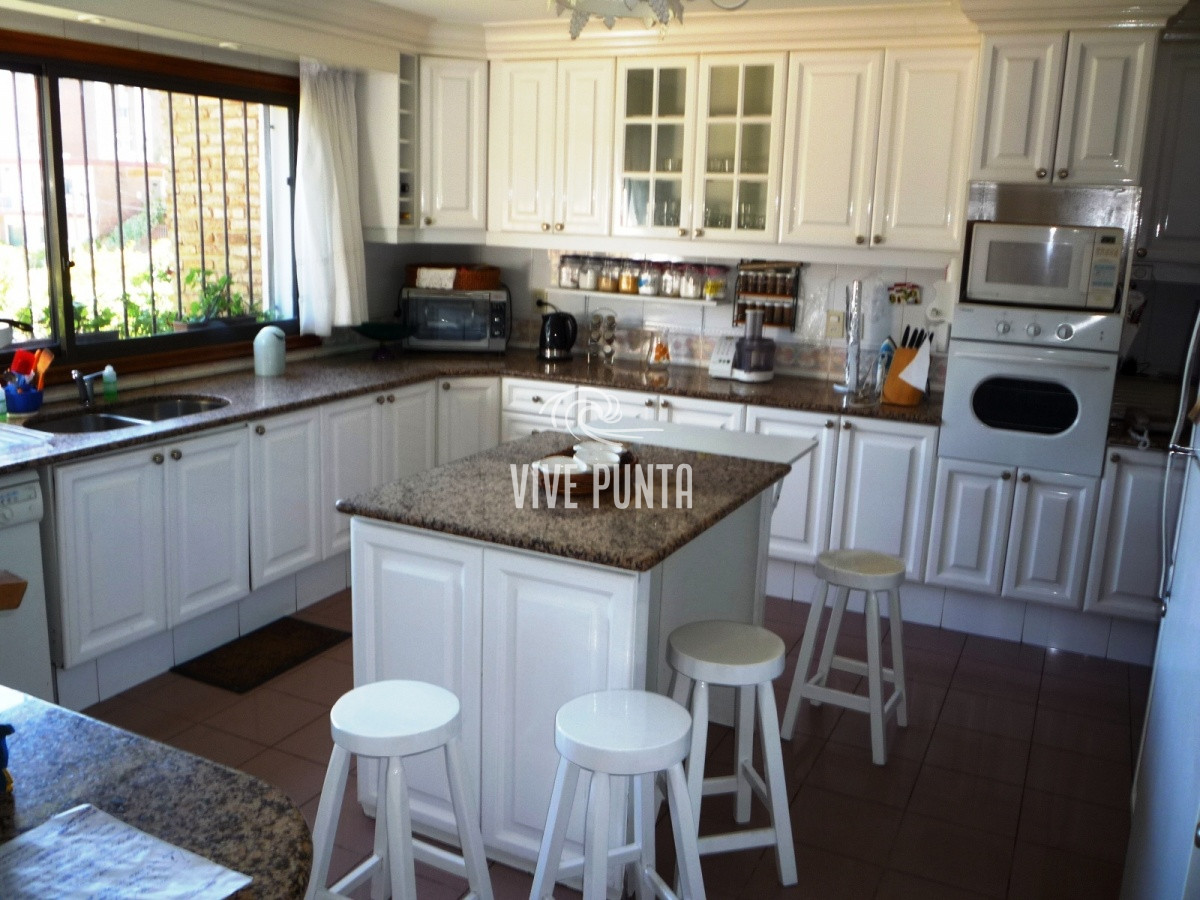 Casa ID.852 - Zona paradas en inmejorable entorno.