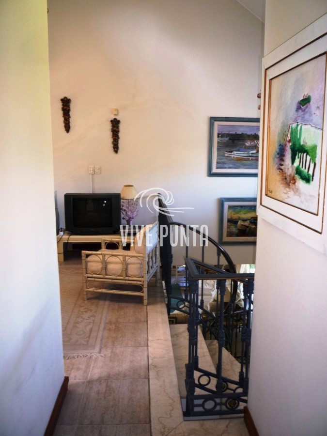 Casa ID.852 - Zona paradas en inmejorable entorno.