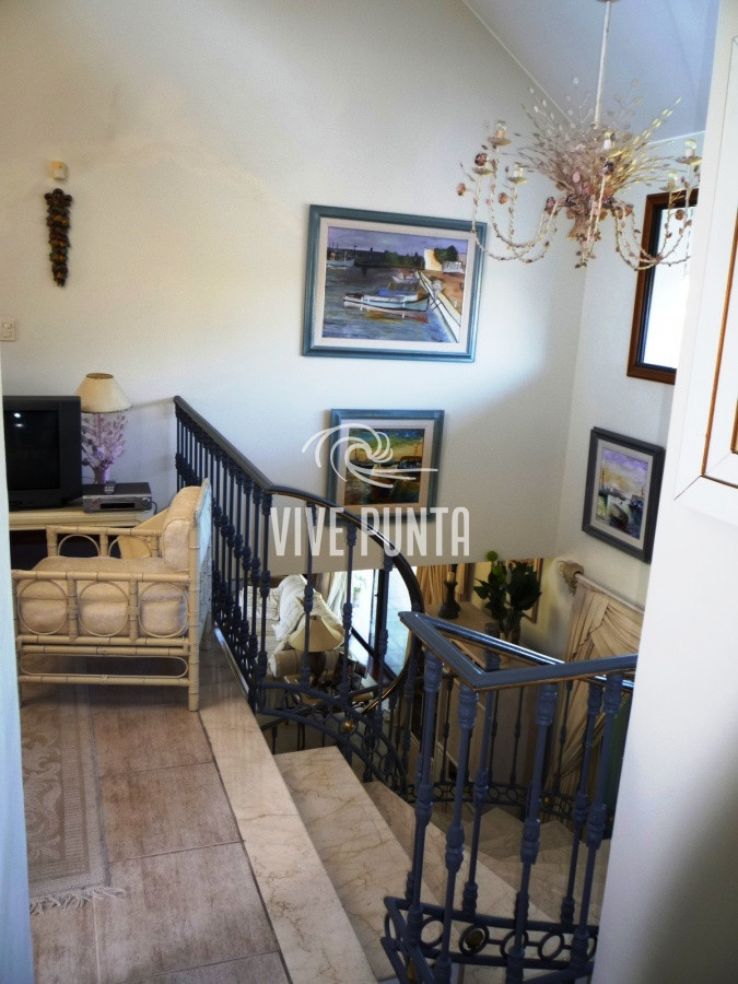 Casa ID.852 - Zona paradas en inmejorable entorno.