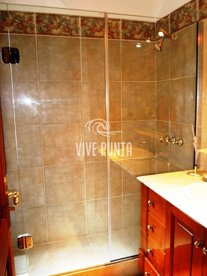 Casa ID.852 - Zona paradas en inmejorable entorno.