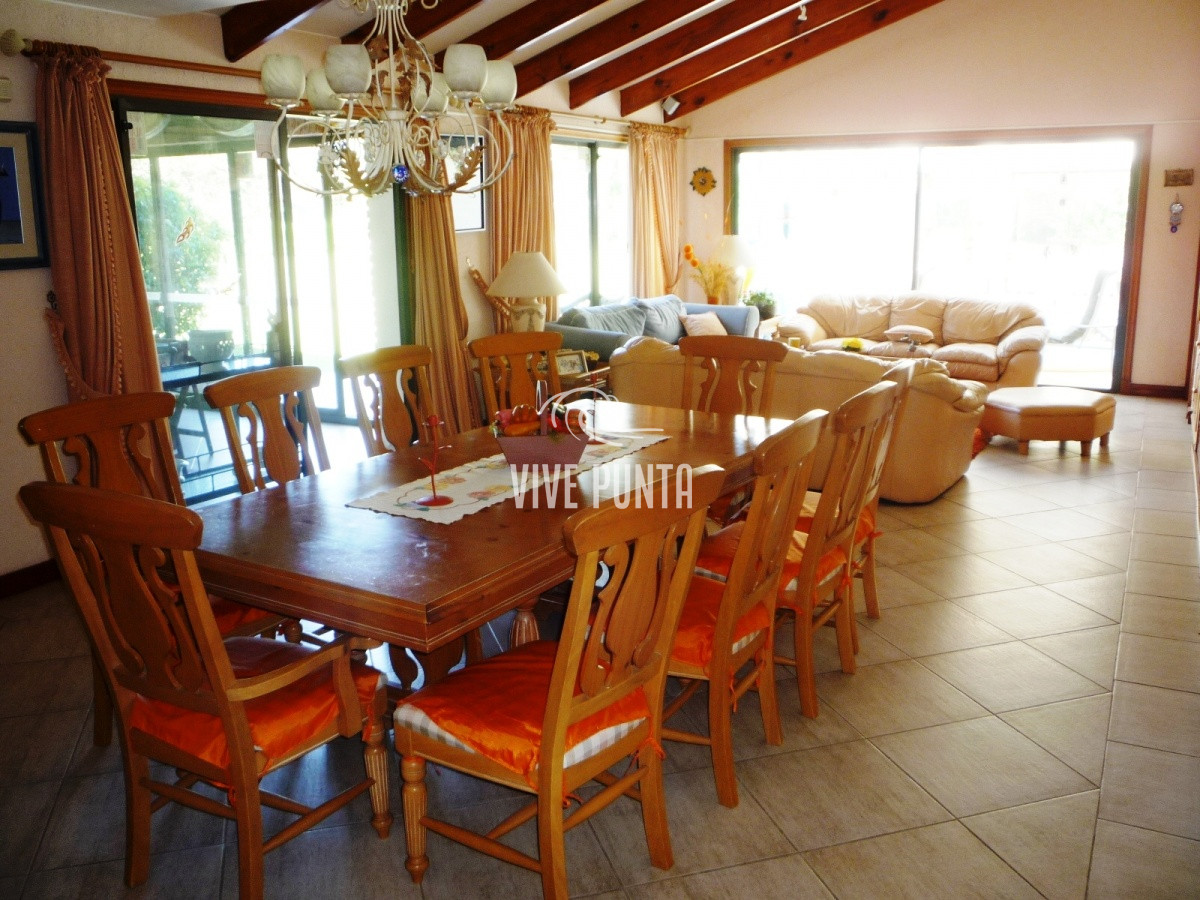 Casa ID.852 - Zona paradas en inmejorable entorno.