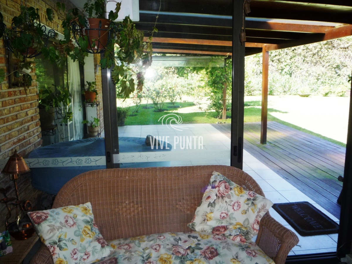 Casa ID.852 - Zona paradas en inmejorable entorno.