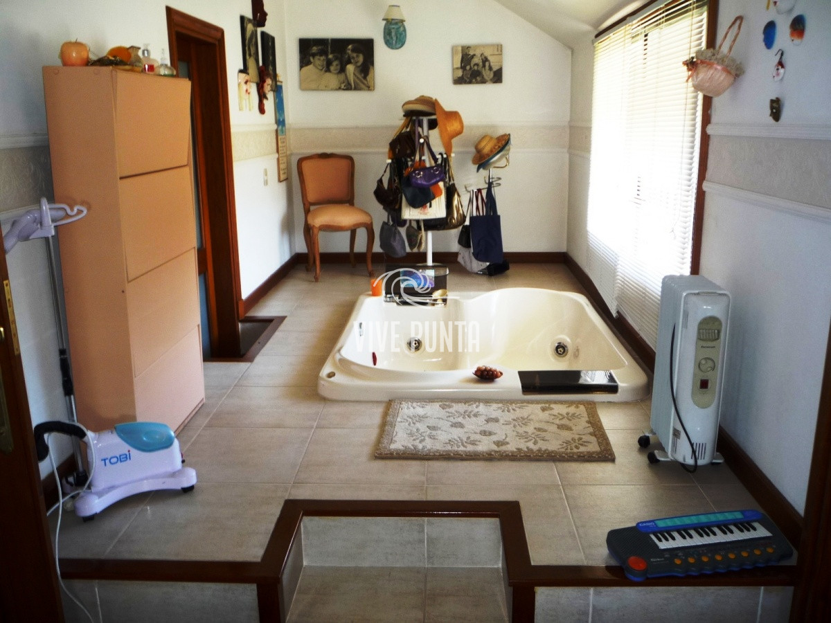 Casa ID.852 - Zona paradas en inmejorable entorno.