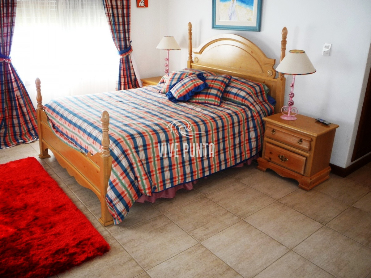 Casa ID.852 - Zona paradas en inmejorable entorno.
