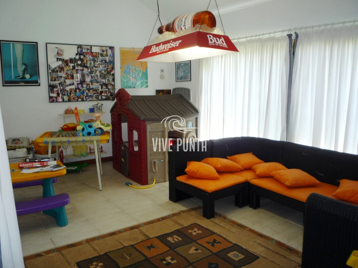 Casa ID.852 - Zona paradas en inmejorable entorno.