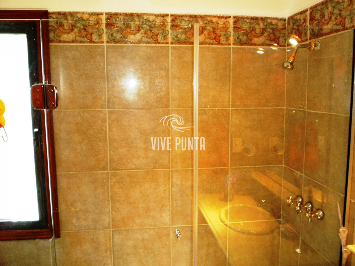 Casa ID.852 - Zona paradas en inmejorable entorno.