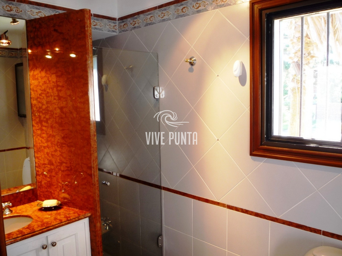 Casa ID.852 - Zona paradas en inmejorable entorno.