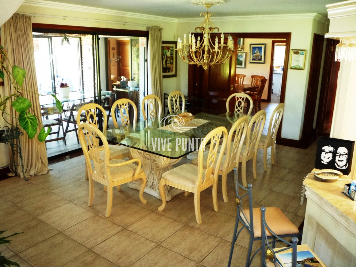 Casa ID.852 - Zona paradas en inmejorable entorno.