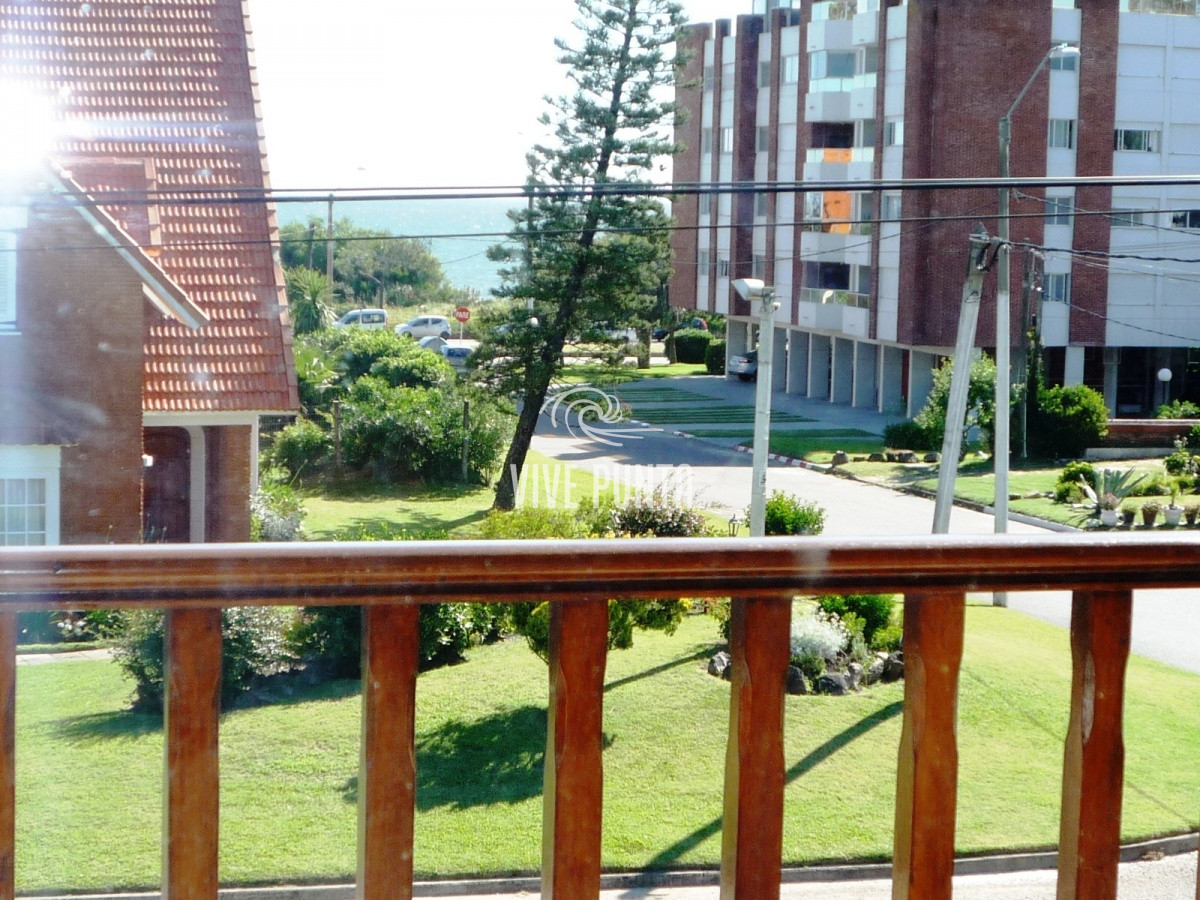 Casa ID.852 - Zona paradas en inmejorable entorno.
