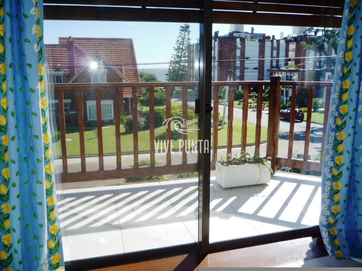 Casa ID.852 - Zona paradas en inmejorable entorno.