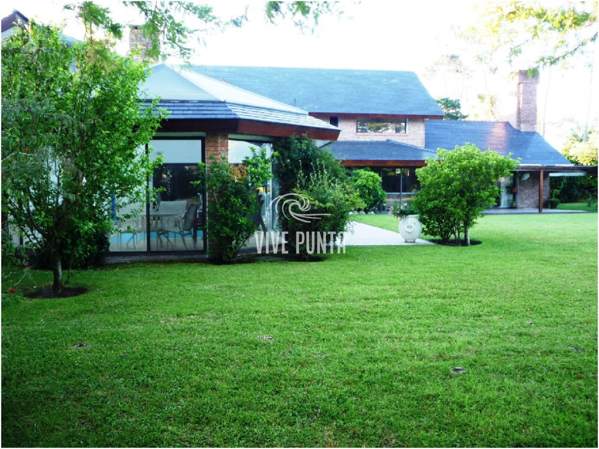 Casa ID.852 - Zona paradas en inmejorable entorno.