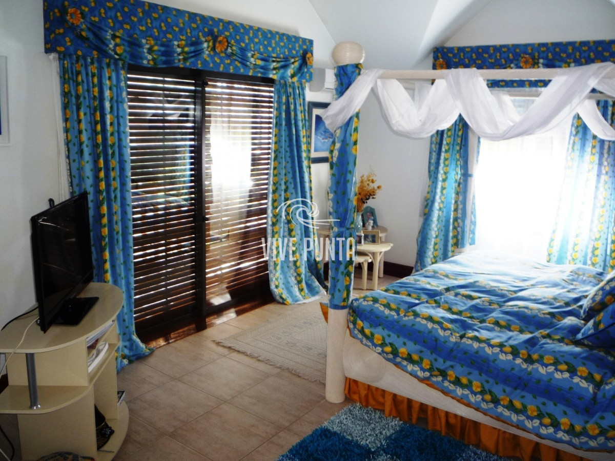 Casa ID.852 - Zona paradas en inmejorable entorno.