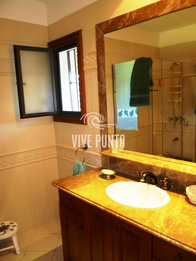 Casa ID.852 - Zona paradas en inmejorable entorno.