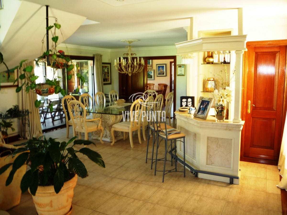 Casa ID.852 - Zona paradas en inmejorable entorno.