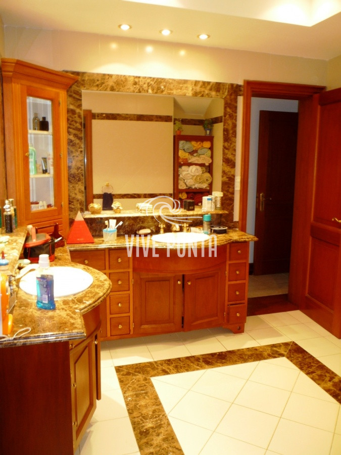 Casa ID.852 - Zona paradas en inmejorable entorno.