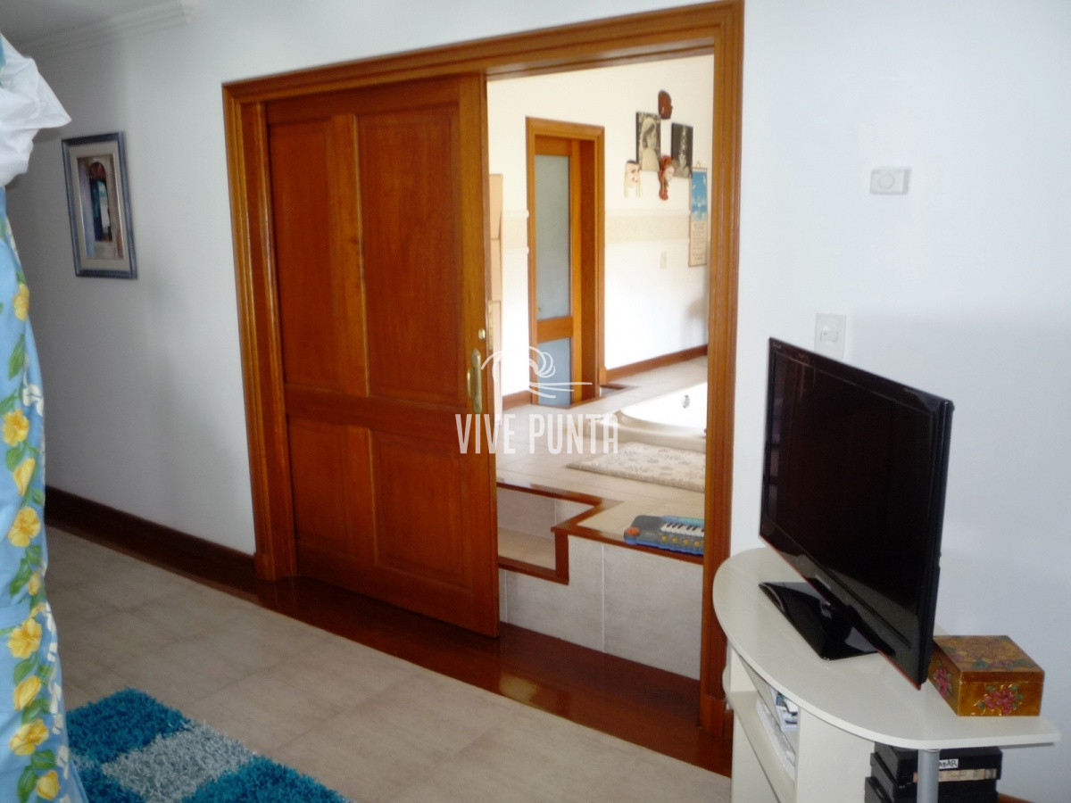 Casa ID.852 - Zona paradas en inmejorable entorno.